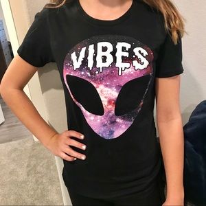 🖤a.lab🖤Women size small Alien vibes t-shirt🖖🏽